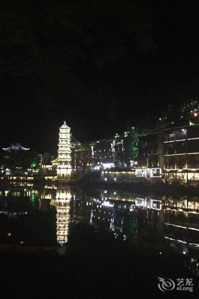 Fenghuang Waitin For You Inn מראה חיצוני תמונה
